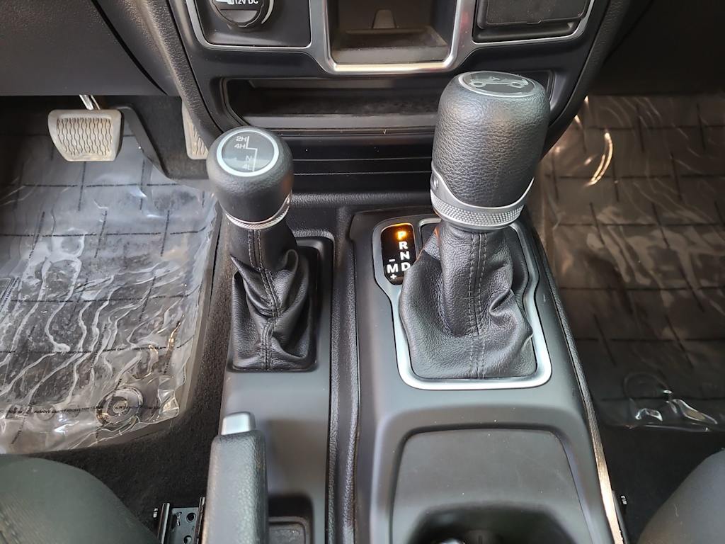 Thumbnail: 2019 Jeep Wrangler - 15