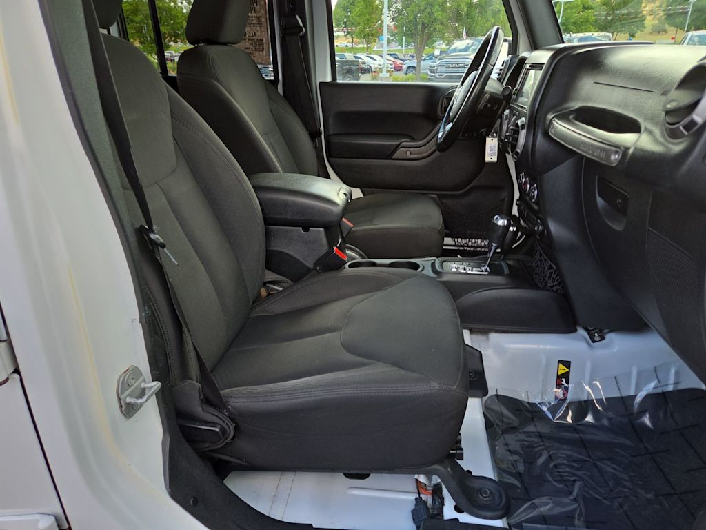 Thumbnail: 2016 Jeep Wrangler - 12