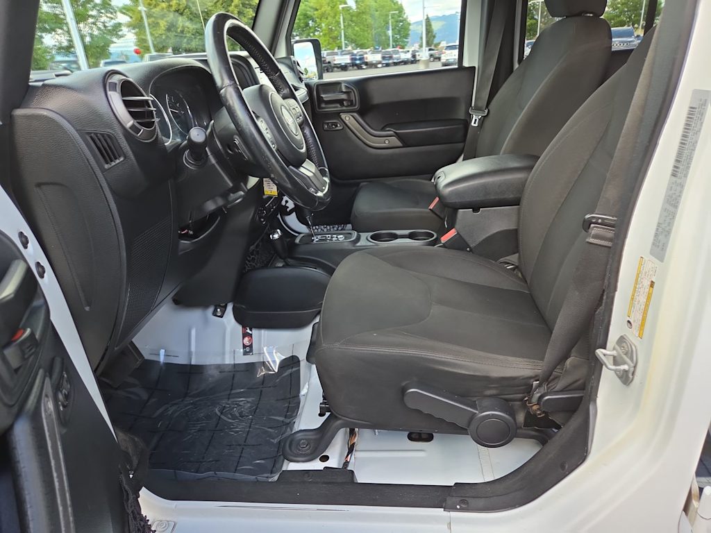 Thumbnail: 2016 Jeep Wrangler - 11