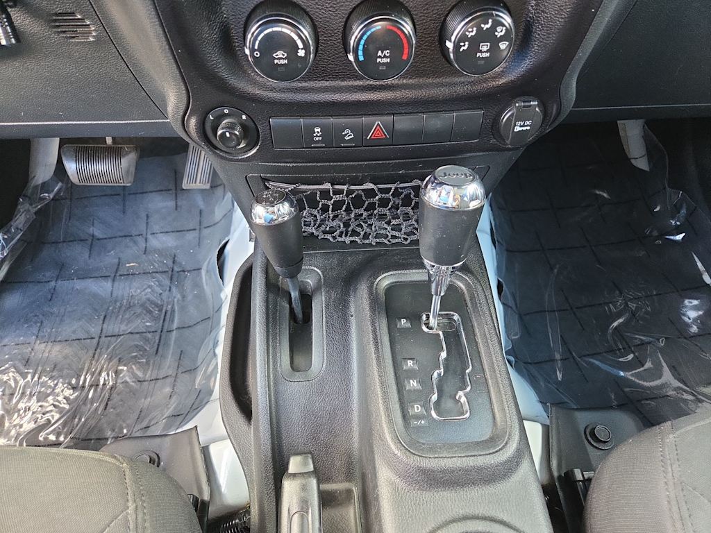 Thumbnail: 2016 Jeep Wrangler - 15