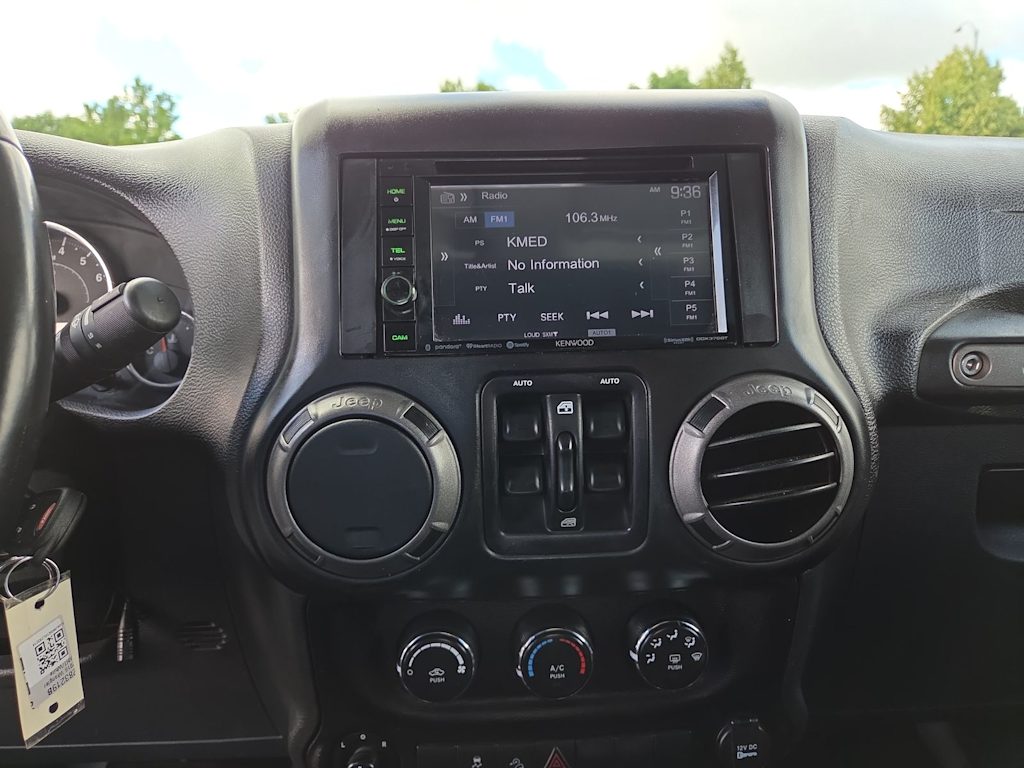 Thumbnail: 2016 Jeep Wrangler - 14