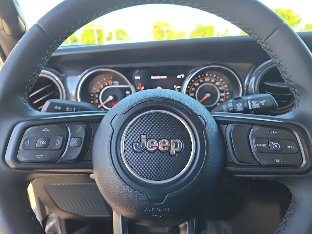 Thumbnail: 2022 Jeep Wrangler - 14