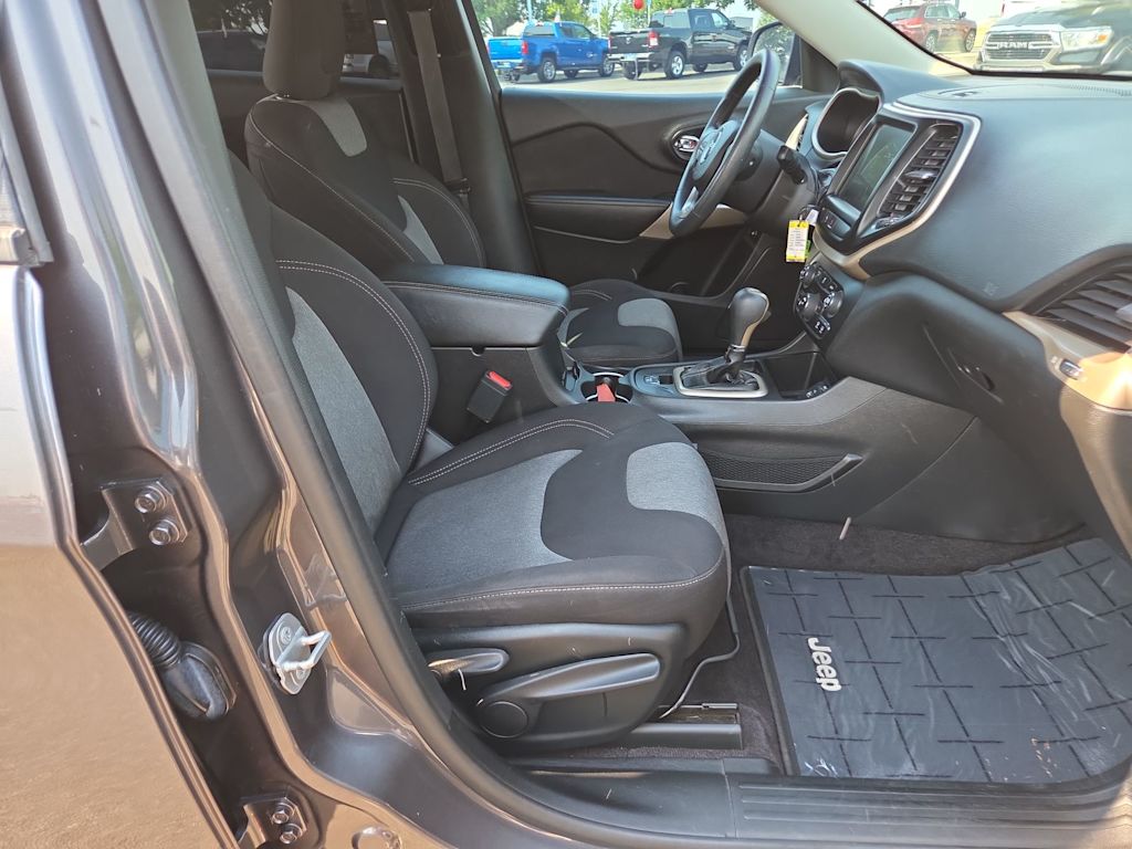 Thumbnail: 2018 Jeep Cherokee - 12