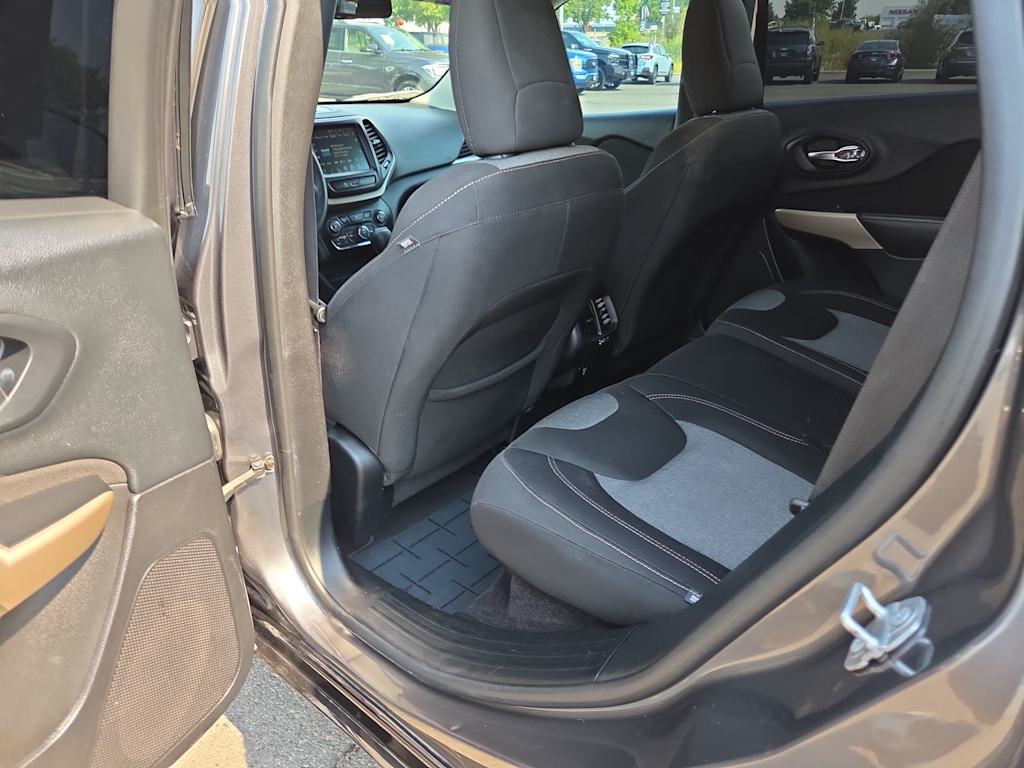 Thumbnail: 2018 Jeep Cherokee - 13