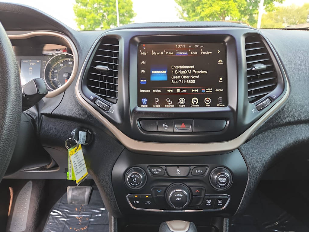 Thumbnail: 2018 Jeep Cherokee - 14