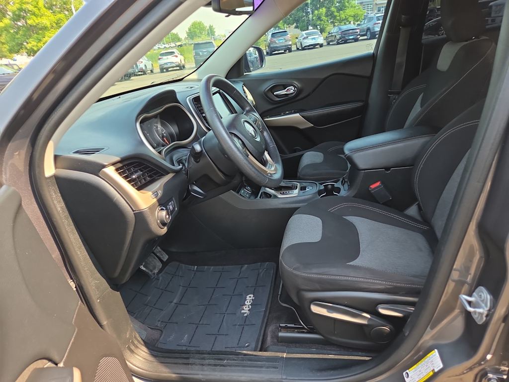 Thumbnail: 2018 Jeep Cherokee - 11