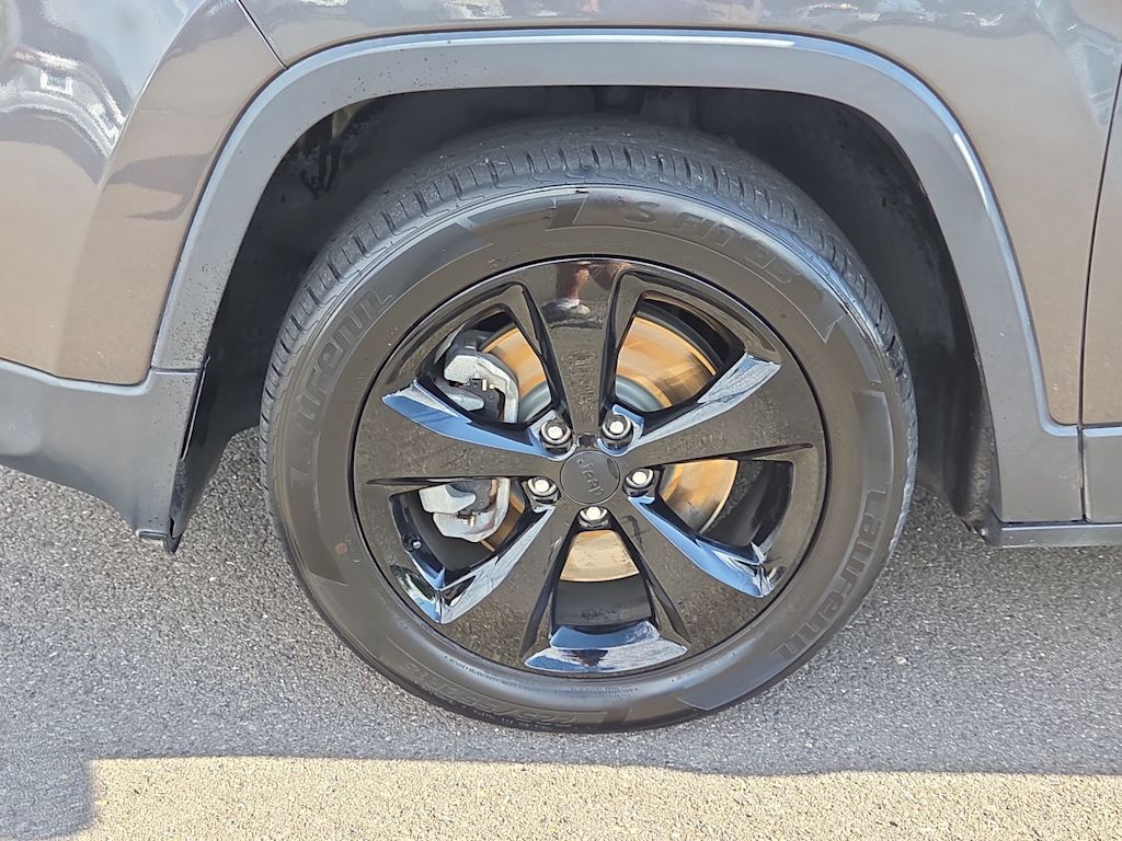 Thumbnail: 2016 Jeep Cherokee - 8