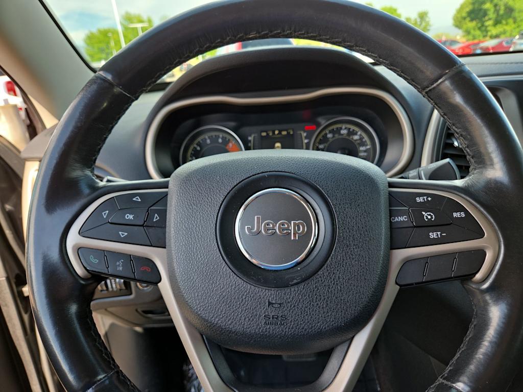 Thumbnail: 2016 Jeep Cherokee - 14