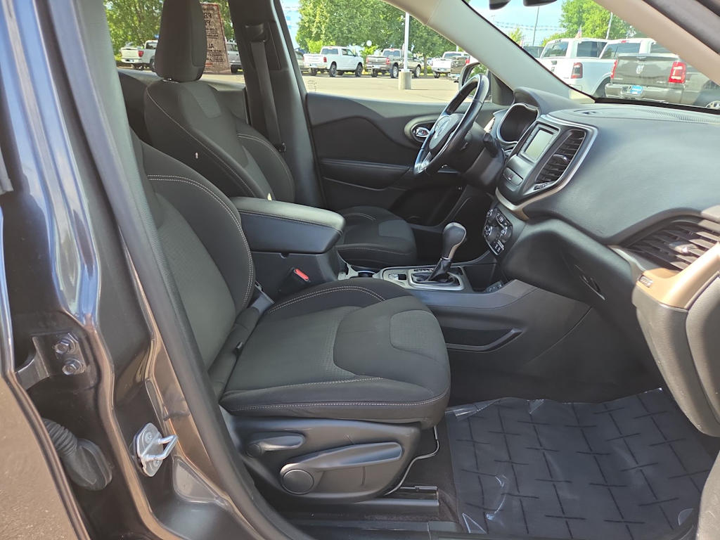 Thumbnail: 2016 Jeep Cherokee - 12