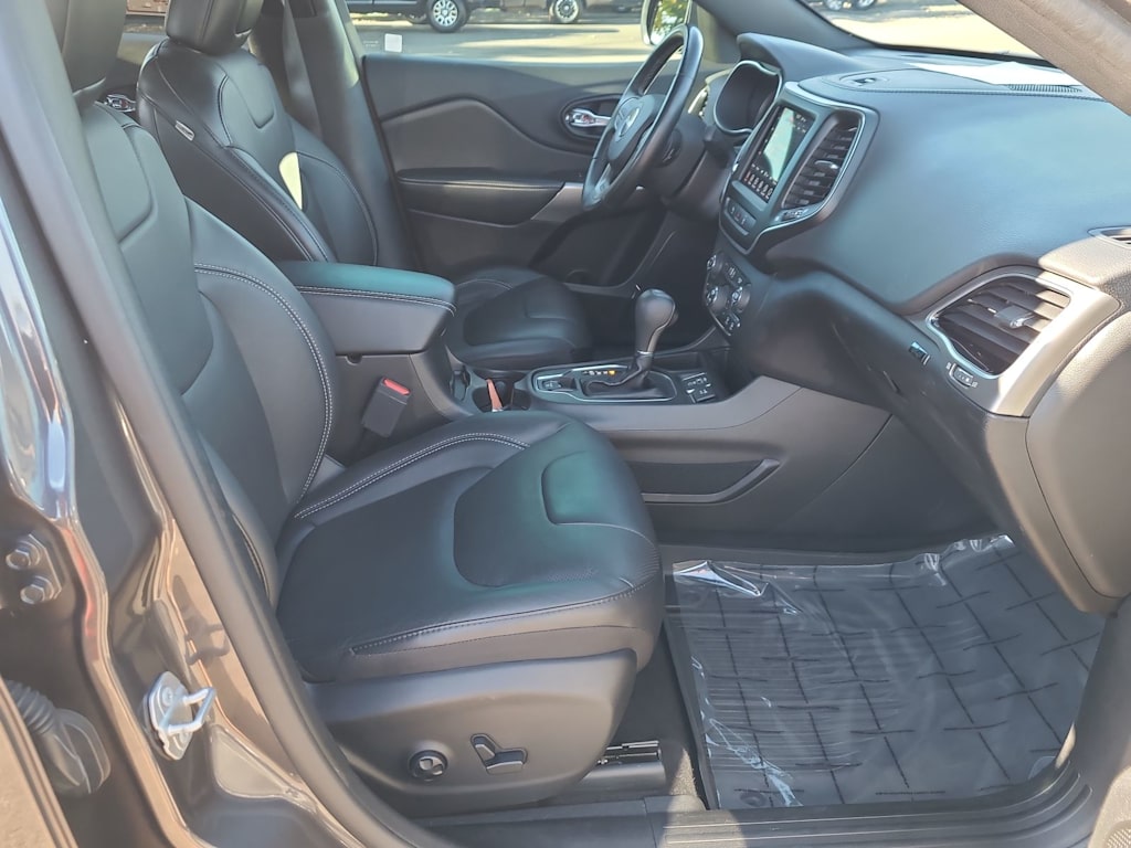 Thumbnail: 2021 Jeep Cherokee - 12