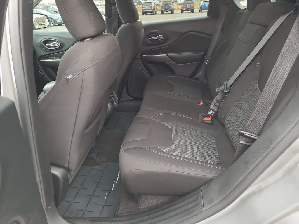 Thumbnail: 2019 Jeep Cherokee - 28