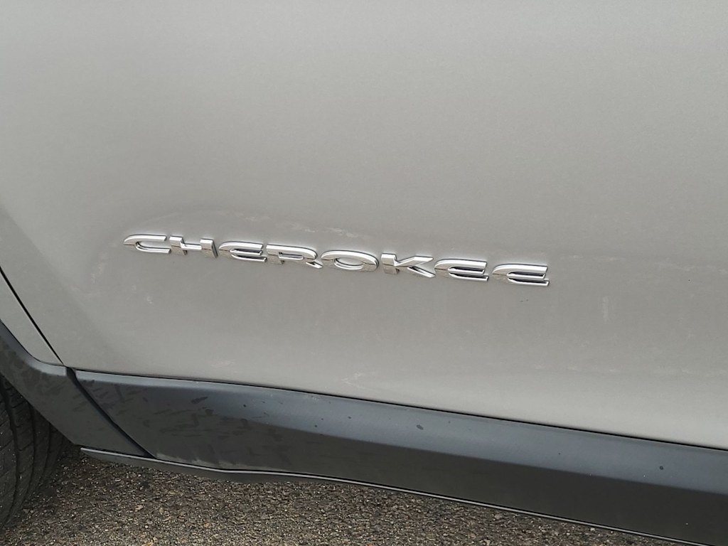 Thumbnail: 2019 Jeep Cherokee - 7