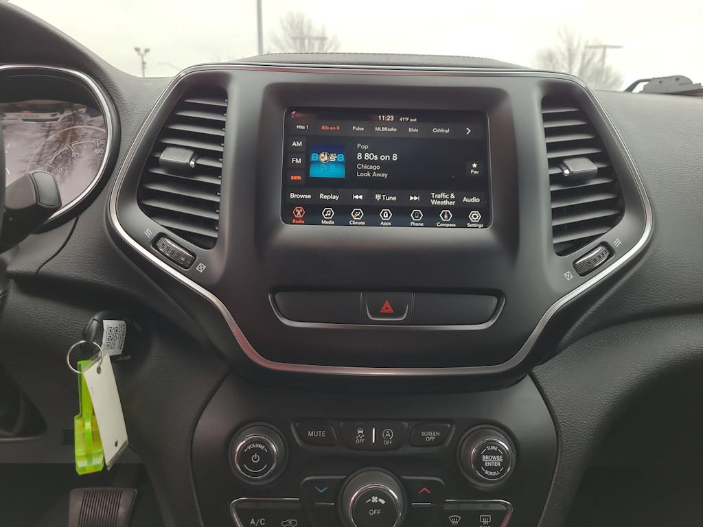 Thumbnail: 2019 Jeep Cherokee - 14