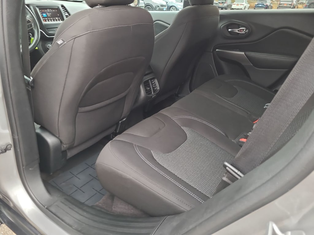 Thumbnail: 2019 Jeep Cherokee - 13