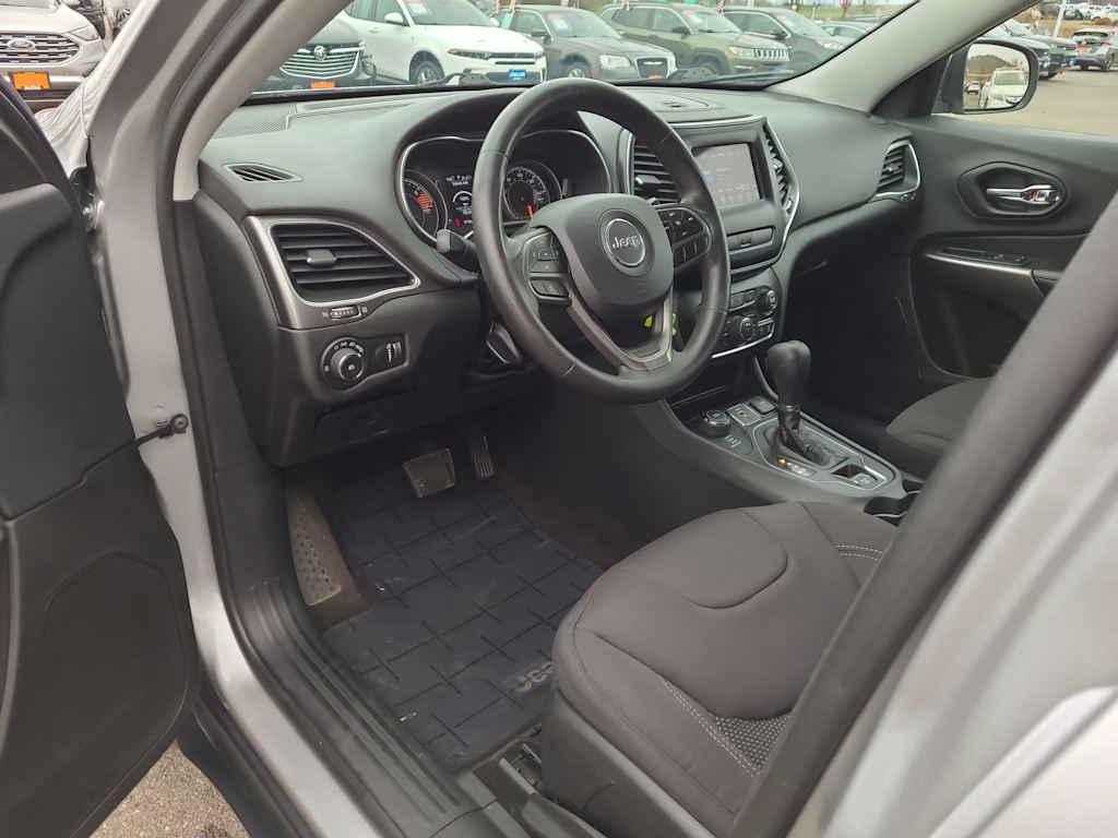 Thumbnail: 2019 Jeep Cherokee - 2