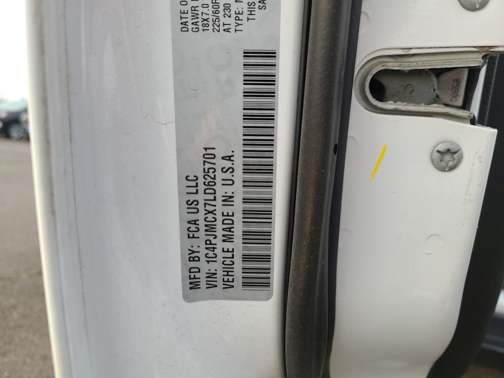 Thumbnail: 2020 Jeep Cherokee - 18