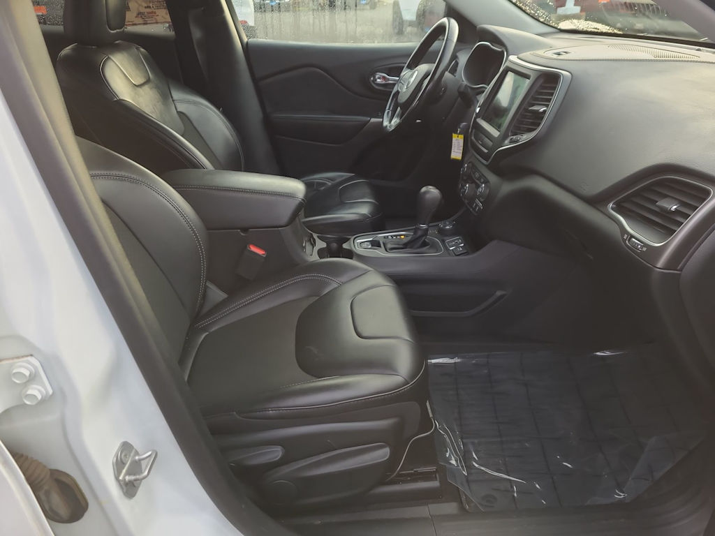 Thumbnail: 2020 Jeep Cherokee - 11