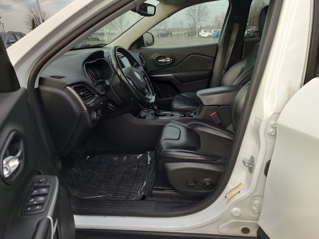 Thumbnail: 2020 Jeep Cherokee - 27