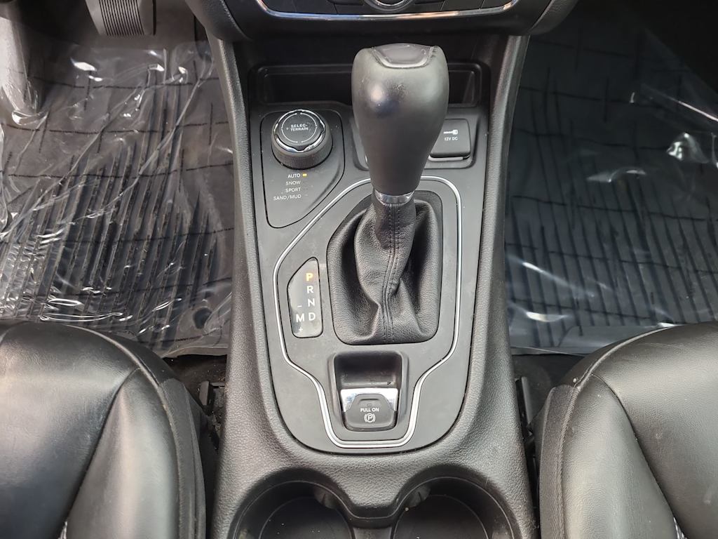 Thumbnail: 2020 Jeep Cherokee - 14