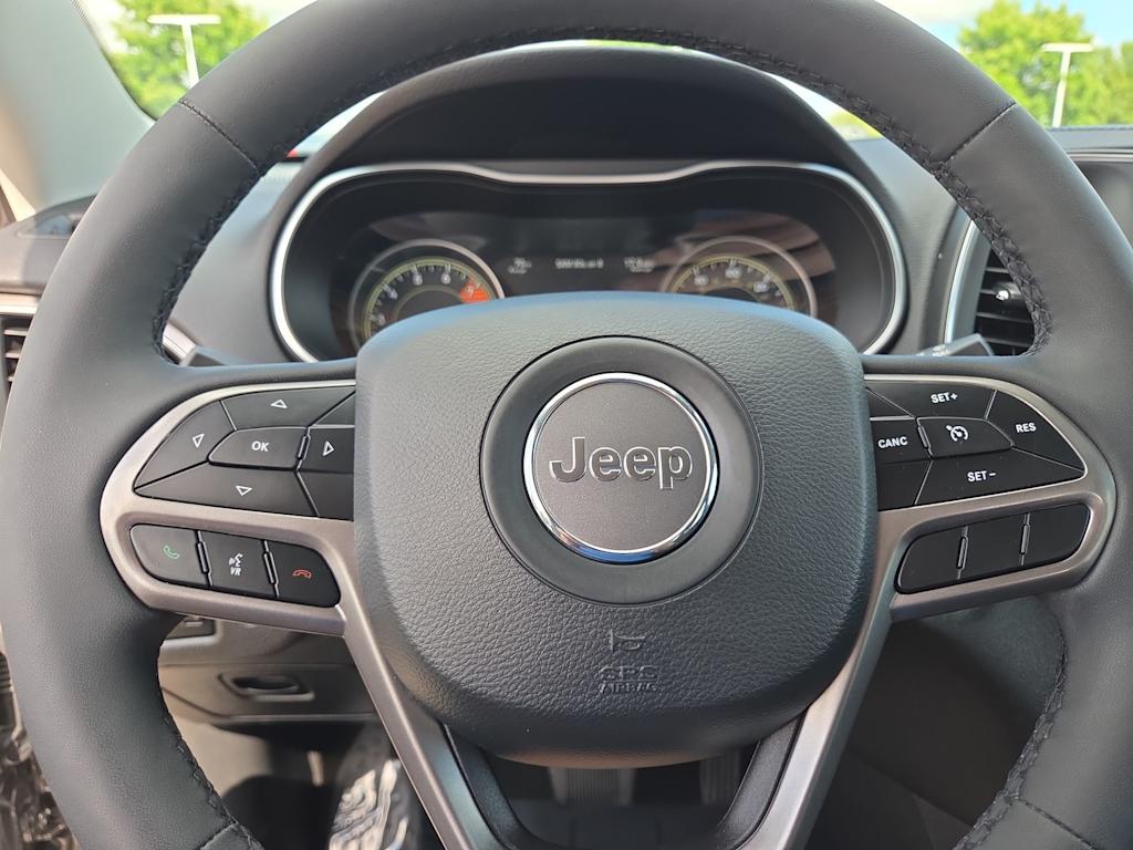 Thumbnail: 2022 Jeep Cherokee - 14