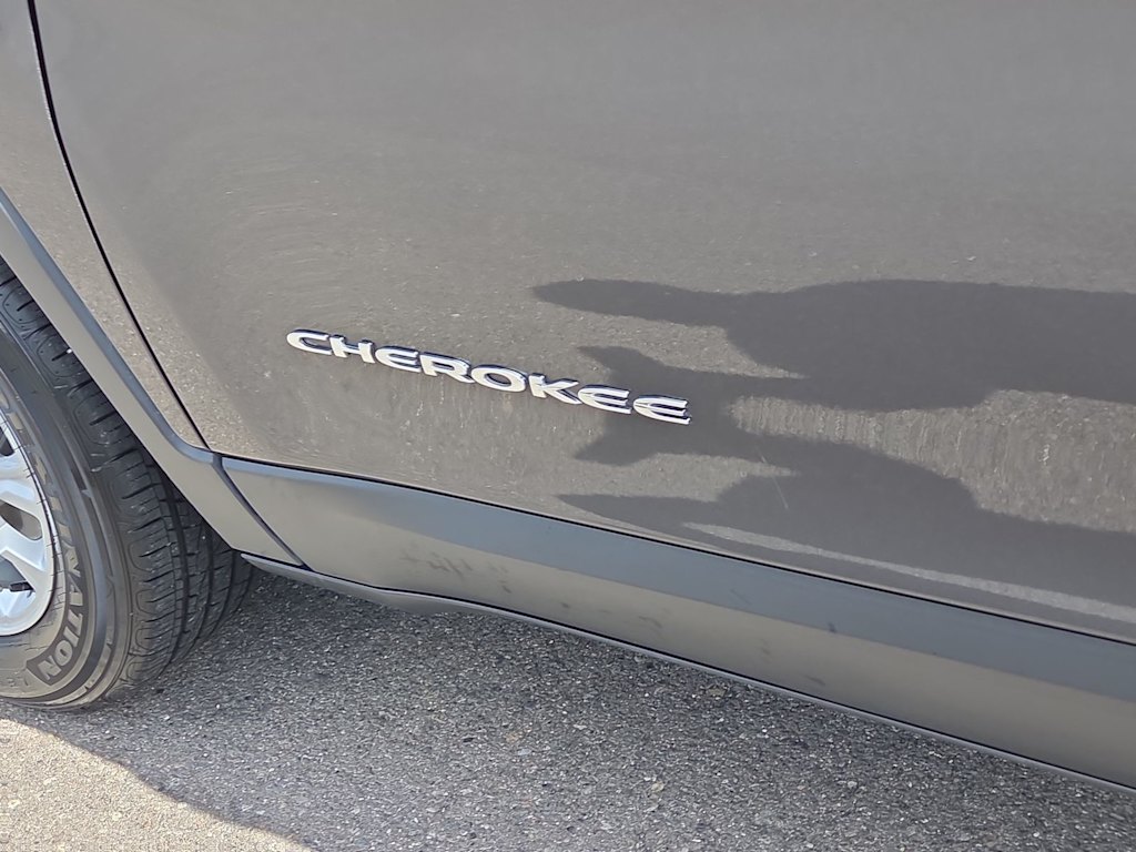 Thumbnail: 2022 Jeep Cherokee - 7