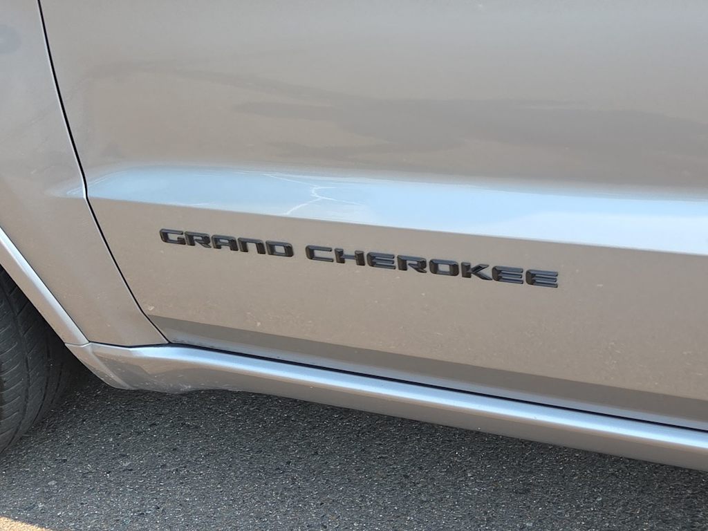 Thumbnail: 2015 Jeep Grand Cherokee - 7