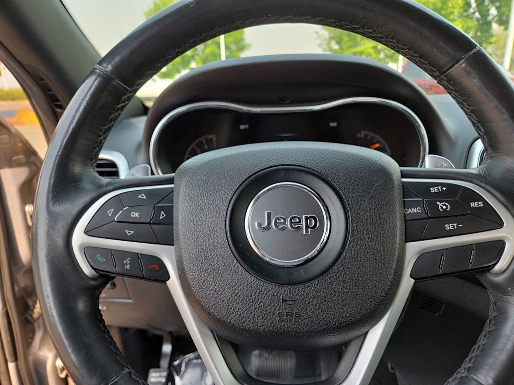 Thumbnail: 2015 Jeep Grand Cherokee - 14