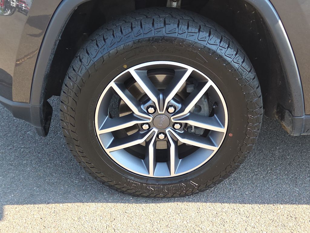 Thumbnail: 2020 Jeep Grand Cherokee - 8