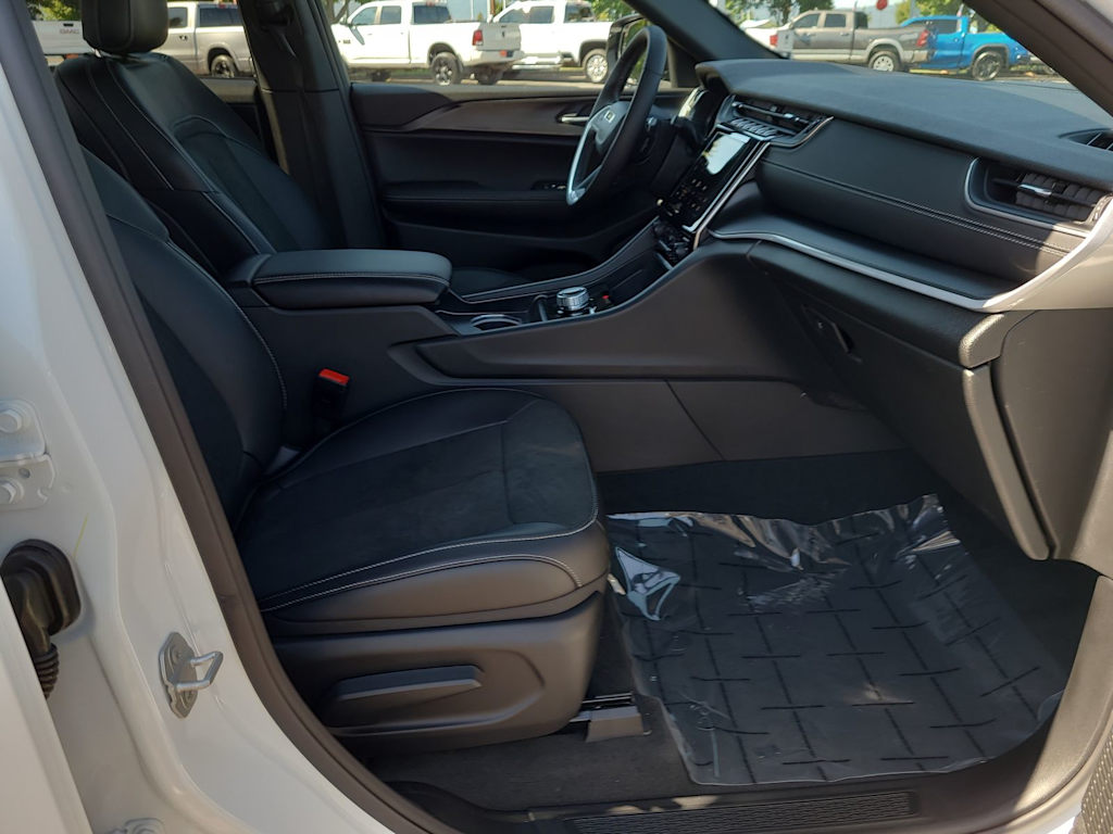 Thumbnail: 2025 Jeep Grand Cherokee - 12