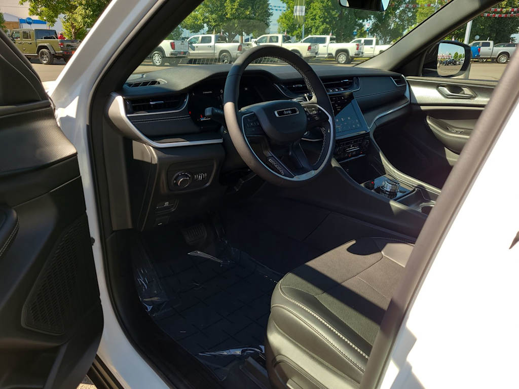 Thumbnail: 2025 Jeep Grand Cherokee - 2