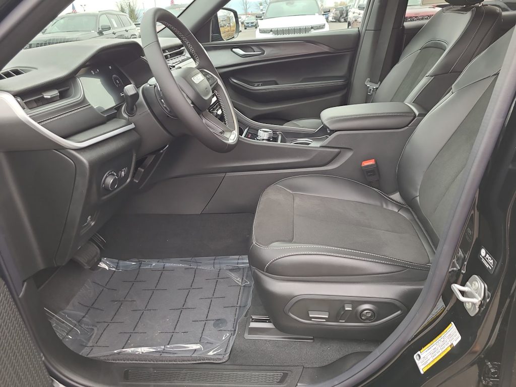 Thumbnail: 2025 Jeep Grand Cherokee - 11