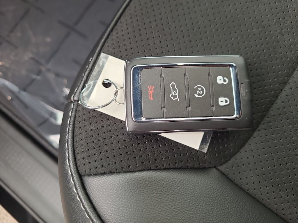 Thumbnail: 2025 Jeep Grand Cherokee - 17