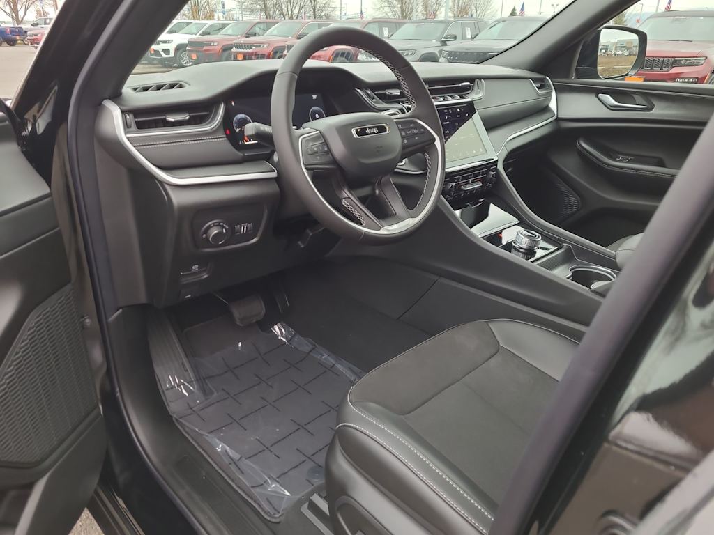 Thumbnail: 2025 Jeep Grand Cherokee - 2