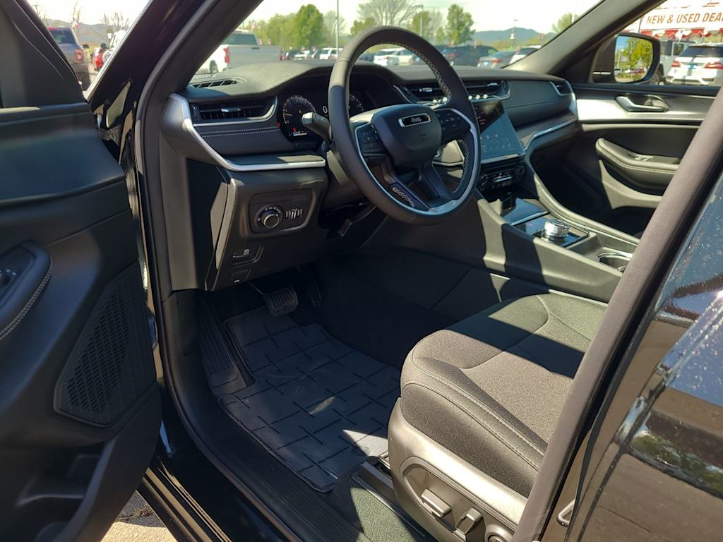 Thumbnail: 2026 Jeep Grand Cherokee - 2