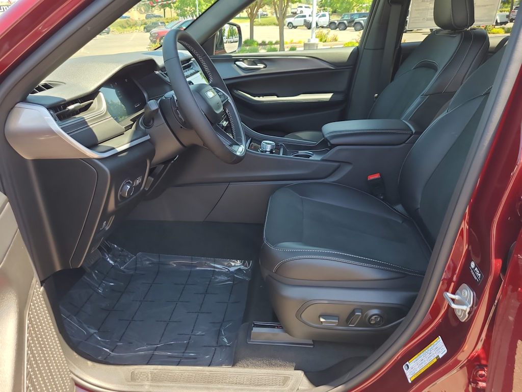 Thumbnail: 2025 Jeep Grand Cherokee - 10