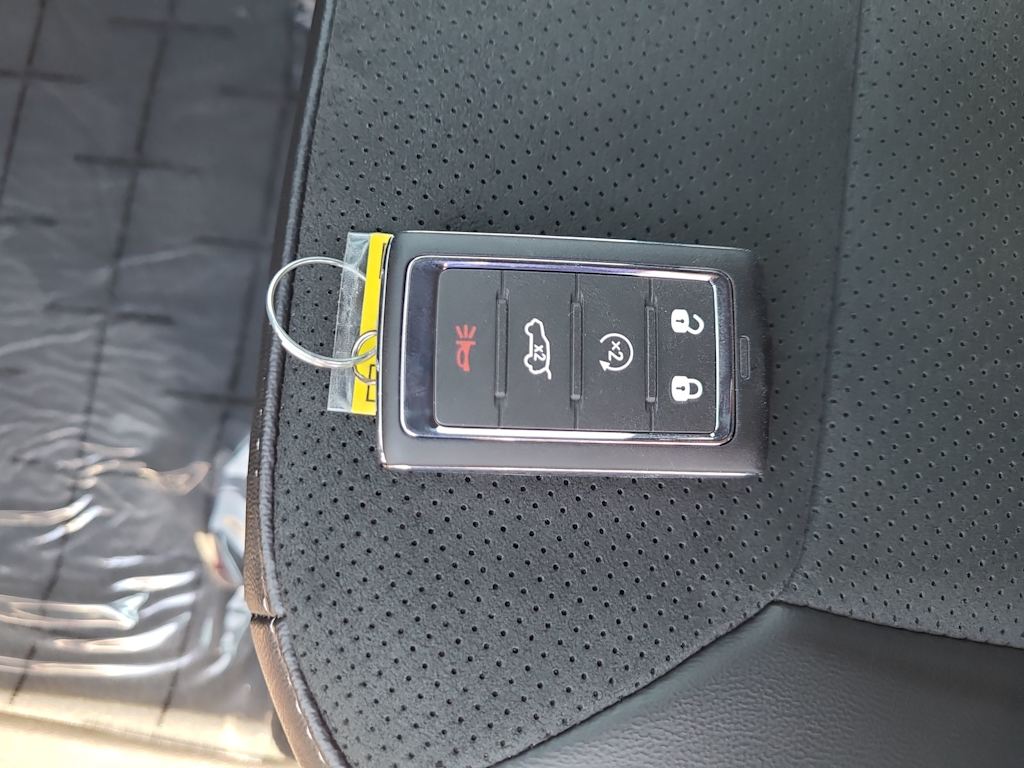 Thumbnail: 2025 Jeep Grand Cherokee - 16