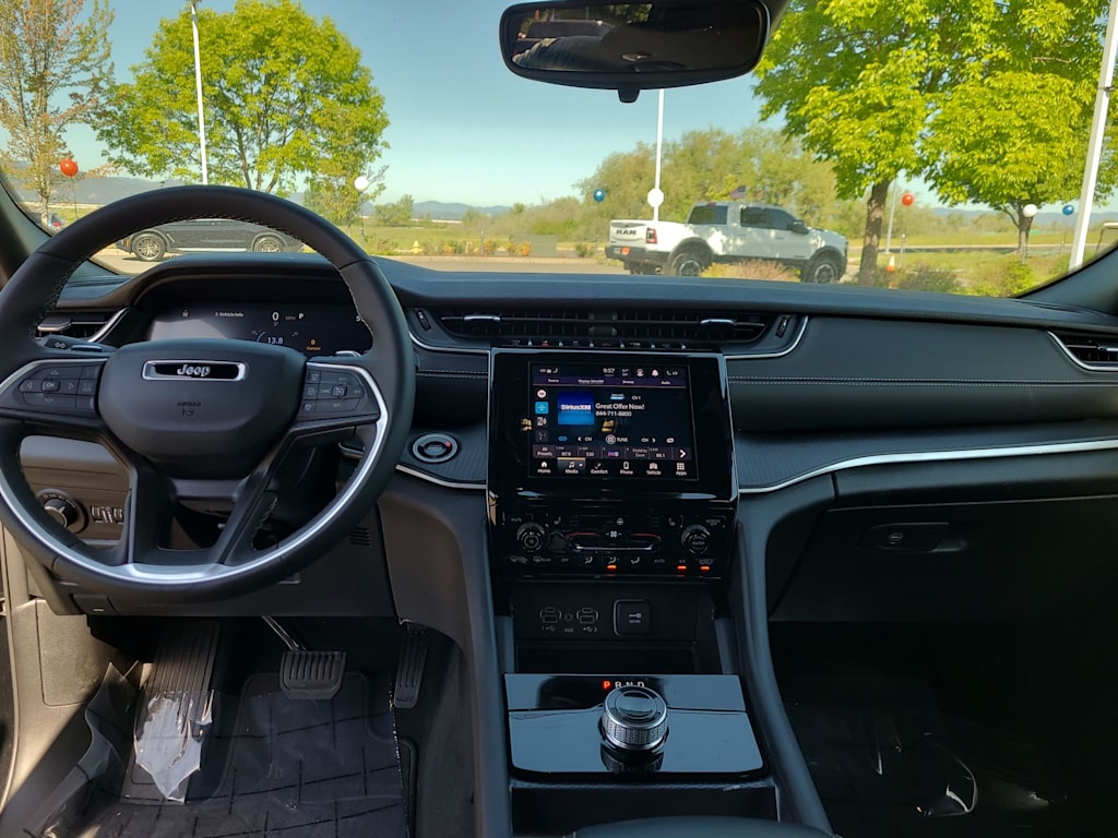 2024 Jeep Grand Cherokee Laredo 10