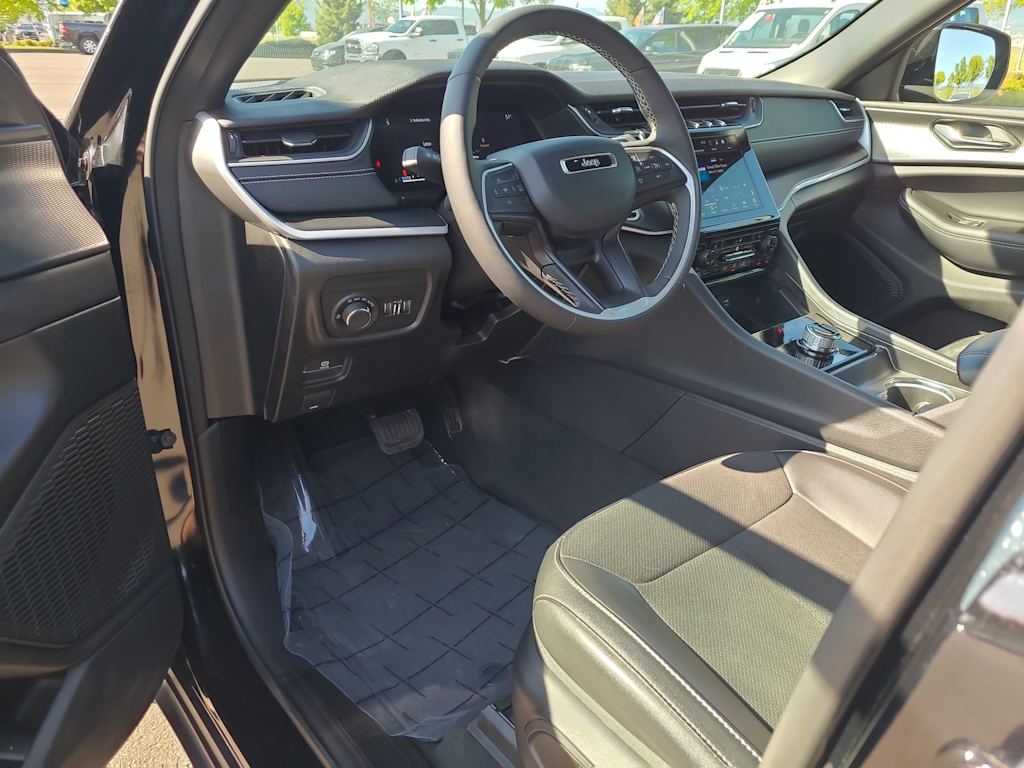 2024 Jeep Grand Cherokee Laredo 2