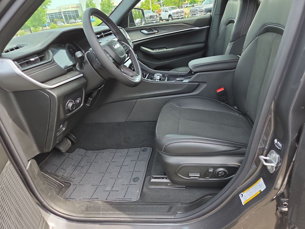 Thumbnail: 2026 Jeep Grand Cherokee - 11