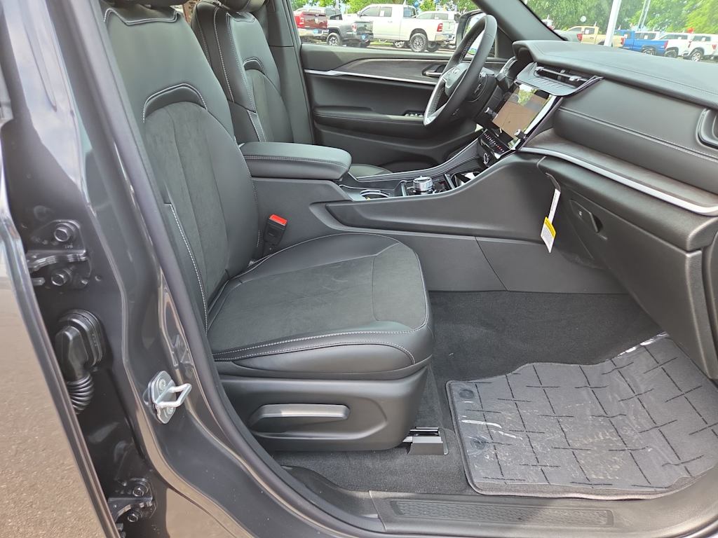 Thumbnail: 2026 Jeep Grand Cherokee - 12
