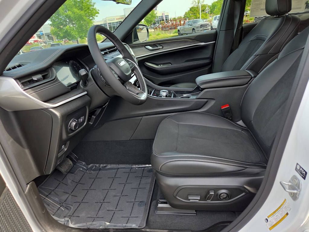 Thumbnail: 2026 Jeep Grand Cherokee - 11