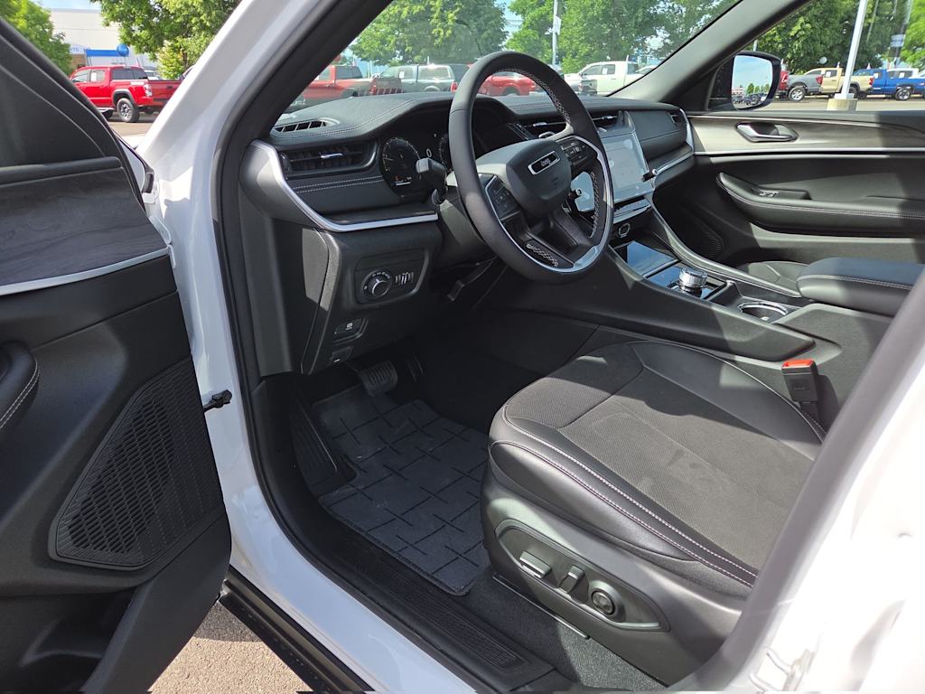 Thumbnail: 2026 Jeep Grand Cherokee - 10