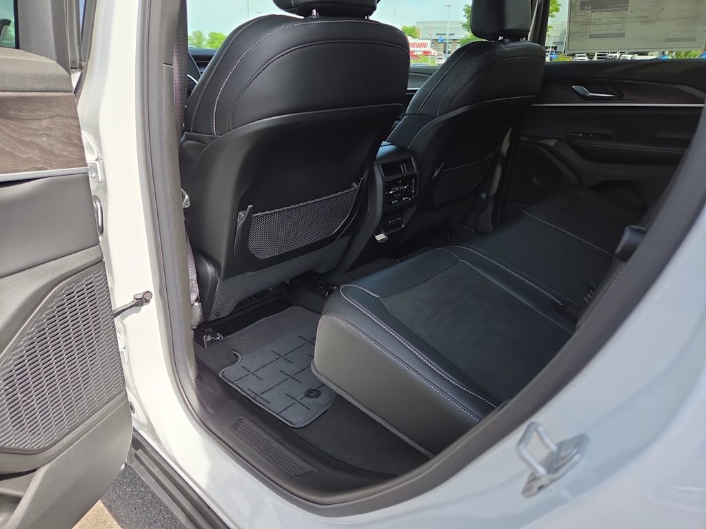 Thumbnail: 2026 Jeep Grand Cherokee - 12