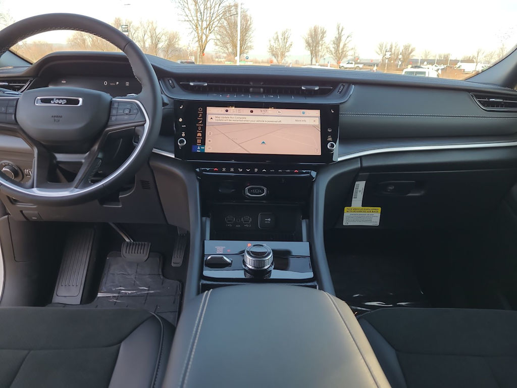 Thumbnail: 2026 Jeep Grand Cherokee - 10