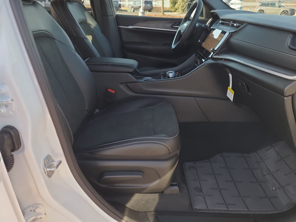 Thumbnail: 2026 Jeep Grand Cherokee - 12