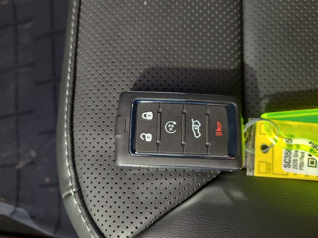 Thumbnail: 2025 Jeep Grand Cherokee - 18