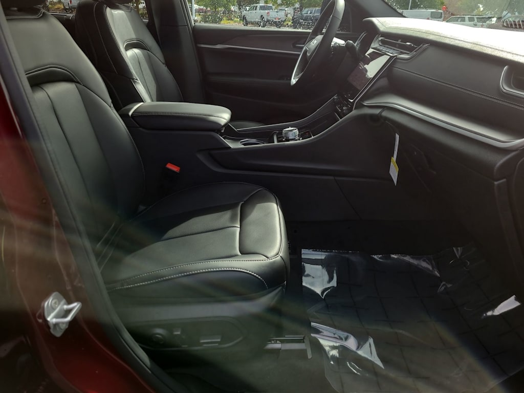 Thumbnail: 2025 Jeep Grand Cherokee - 12