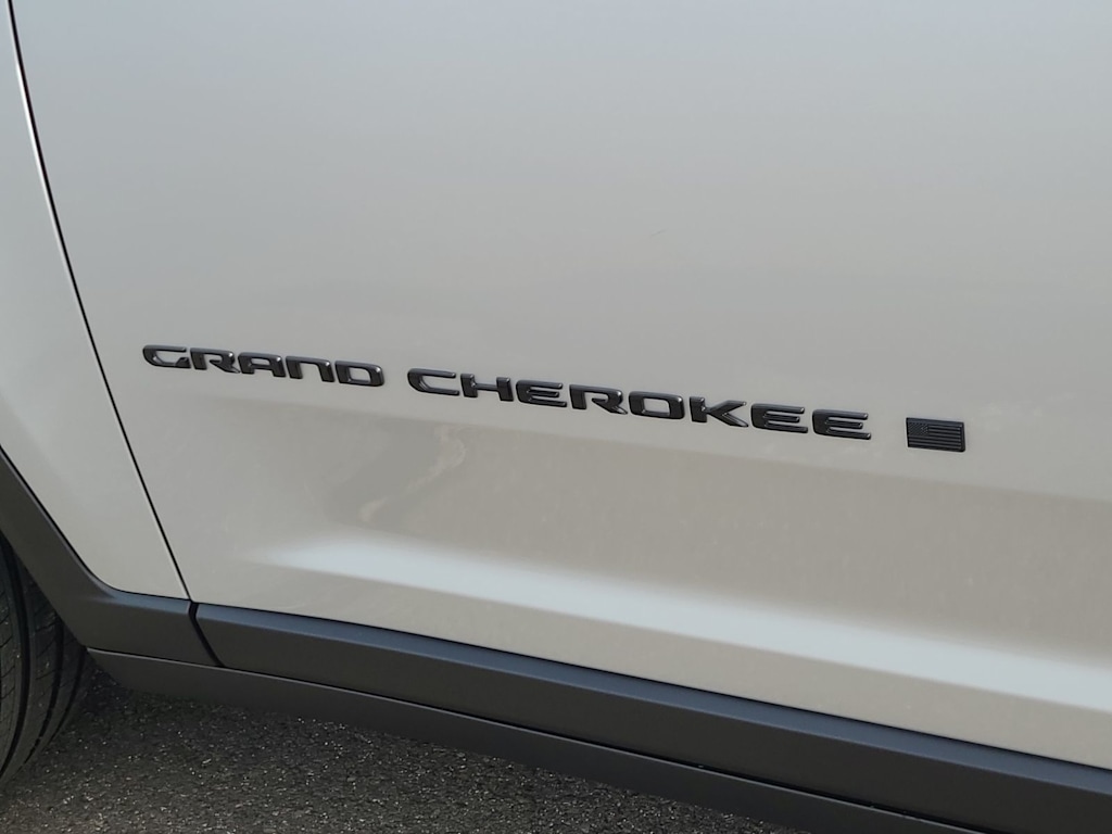 Thumbnail: 2026 Jeep Grand Cherokee - 7
