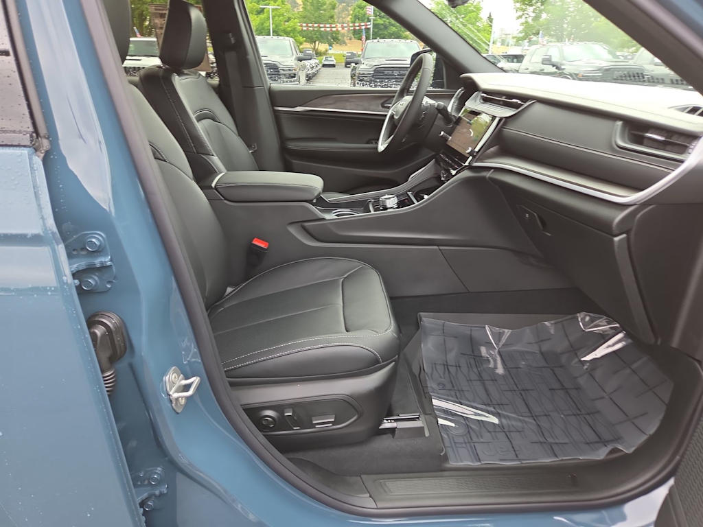Thumbnail: 2026 Jeep Grand Cherokee - 12