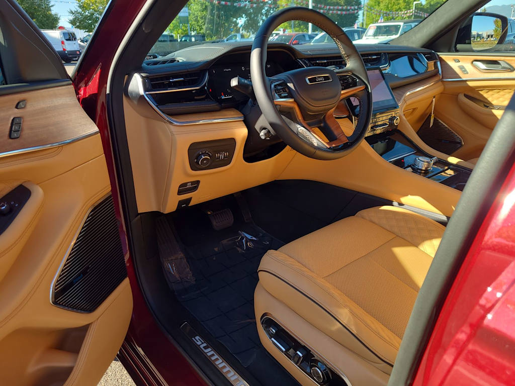 Thumbnail: 2025 Jeep Grand Cherokee - 9